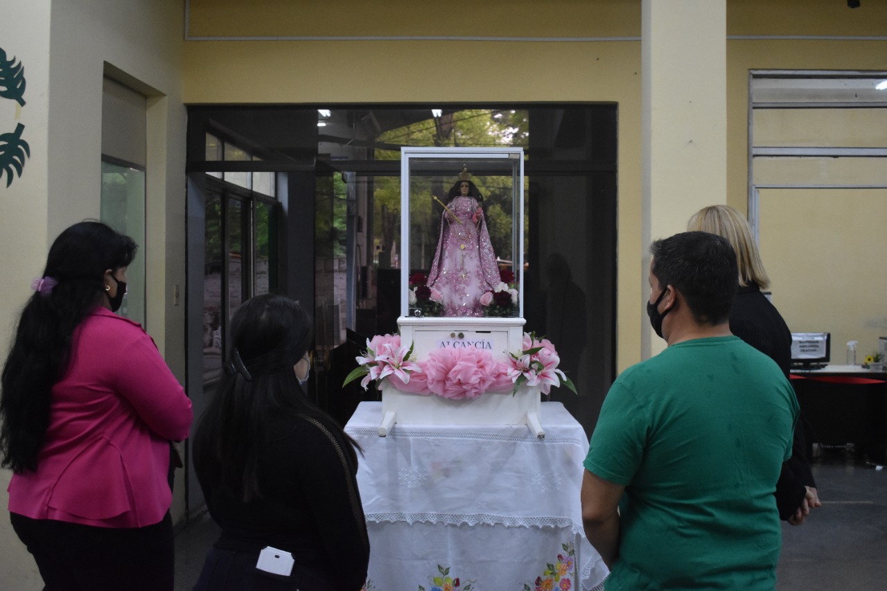 Virgen del Rosario en la Municipalidad.