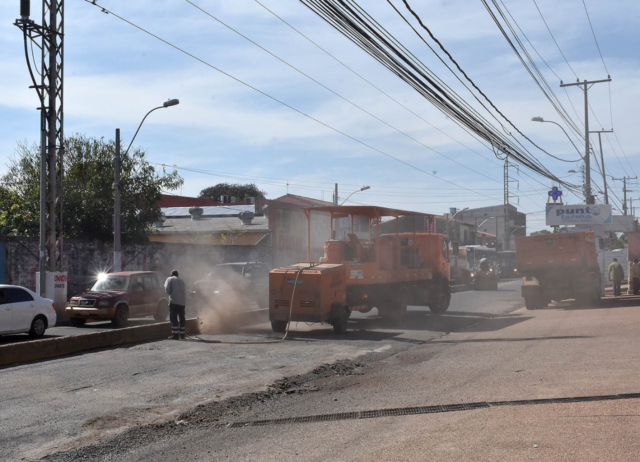 Recapado de la Av. Cacique Lambare.