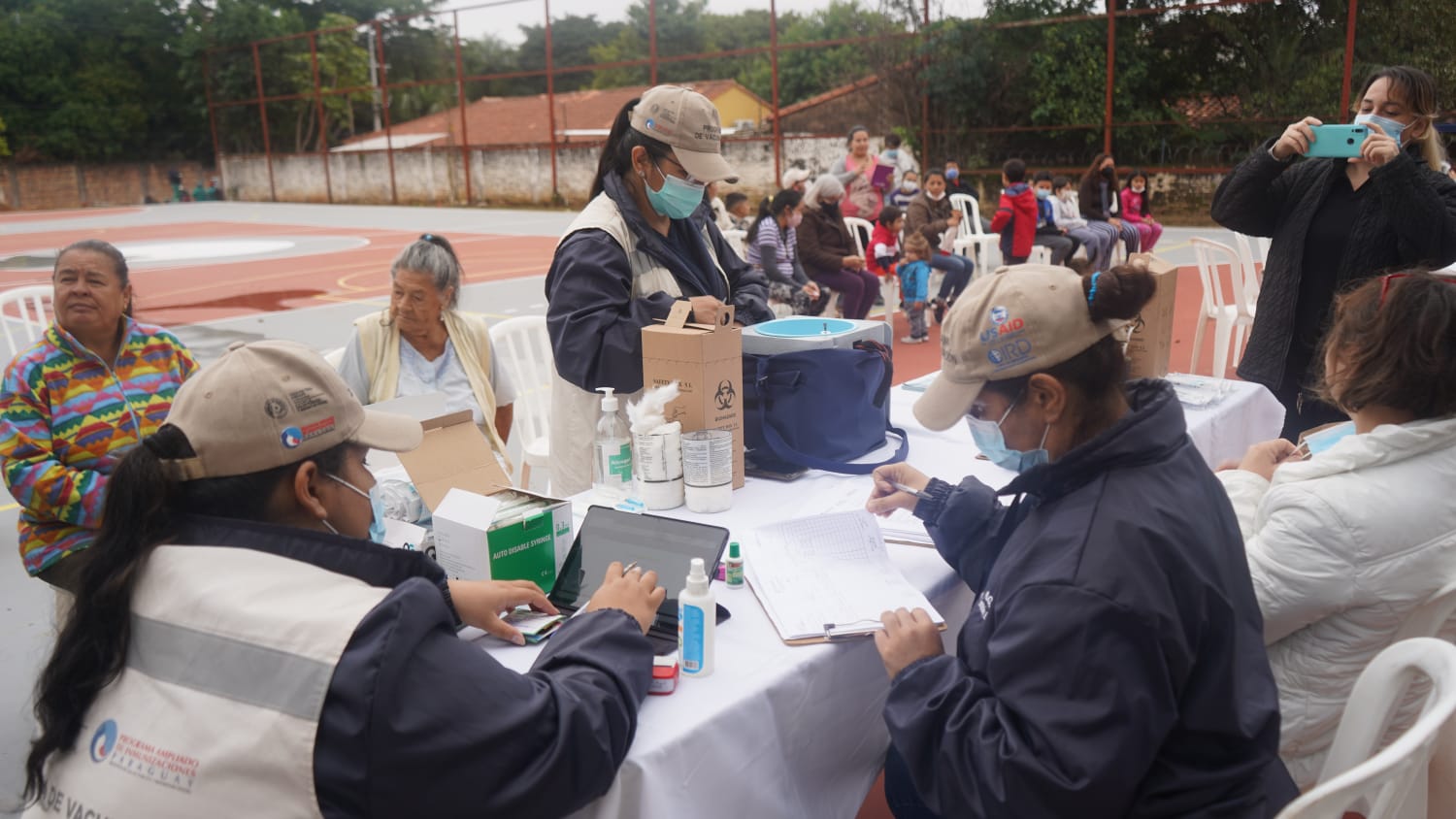 Asistencia medica en barrio 4 mojones